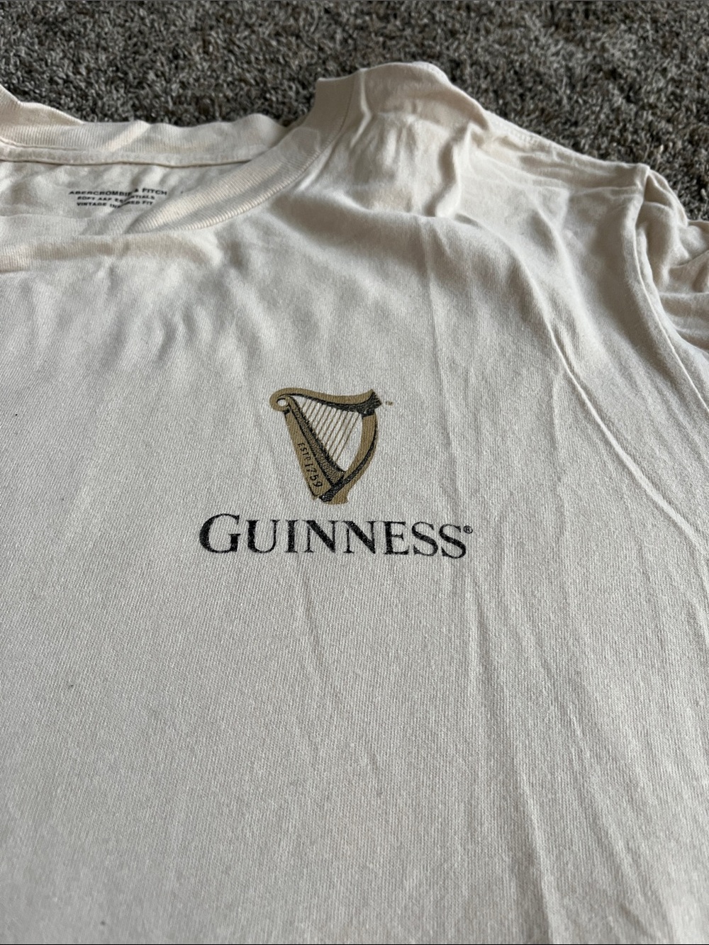 Guinness off White Tee with Gold Harp Logo. Large. Mens. Abercrombie & Fitch. - Picture 9 of 9